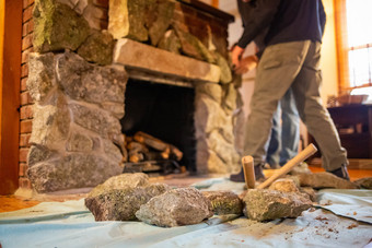 装修壁炉与岩石老古董设计但工作装修壁炉与岩石老古董设计