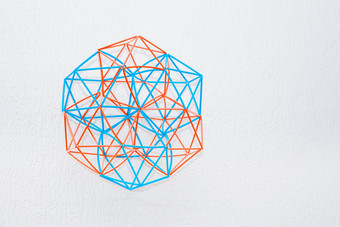 绿松石和橙色手工制作的三维模型几何固体白色变形背景Bicolor手工制作的维模型几何固体