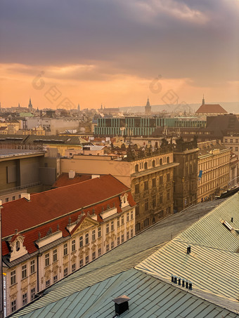 布拉格<strong>红色</strong>的屋顶和线圈历史老小镇布拉格城市景观布拉格日落冷淡的<strong>红色</strong>的屋顶线圈和布拉格城堡的背景布拉格czechia空间为文本