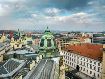 布拉格<strong>红色</strong>的屋顶和线圈<strong>历史</strong>老小镇布拉格城市景观布拉格日落冷淡的<strong>红色</strong>的屋顶线圈和布拉格城堡的背景布拉格czechia空间为文本