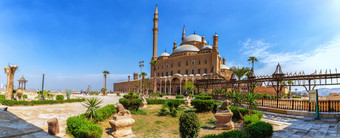 的伟大的清真寺默罕默德阿里帕夏雪花石膏清真寺全景的院子里的城堡的伟大的清真寺默罕默德阿里帕夏雪花石膏清真寺全景的院子里的城堡
