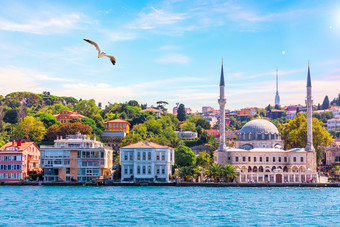 贝勒贝伊清真寺视图从的横跨博斯普鲁斯海峡伊斯坦布尔火鸡贝勒贝伊清真寺视图从的横跨博斯普鲁斯海峡伊斯坦布尔火鸡