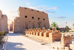 大道狮身人面像附近的卡纳克寺庙入口卢克索埃及