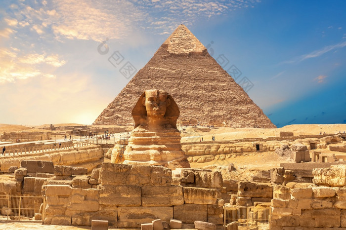 视图的伟大的斯芬克斯和的废墟埃及墓地吉萨视图的伟大的斯芬克斯和的废墟埃及墓地吉萨