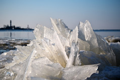突发奇想自然特写镜头的冰形成海滩曼加尔萨拉里加拉脱维亚的开始3月水平摄影图像与非常浅景深