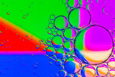 摘要背景石油泡沫水表面色彩斑斓的调色板宏特写镜头拍摄