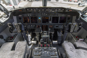 视图的驾驶舱大商业飞机驾驶舱驾驶舱视图商业飞机巡航控制面板飞机驾驶舱