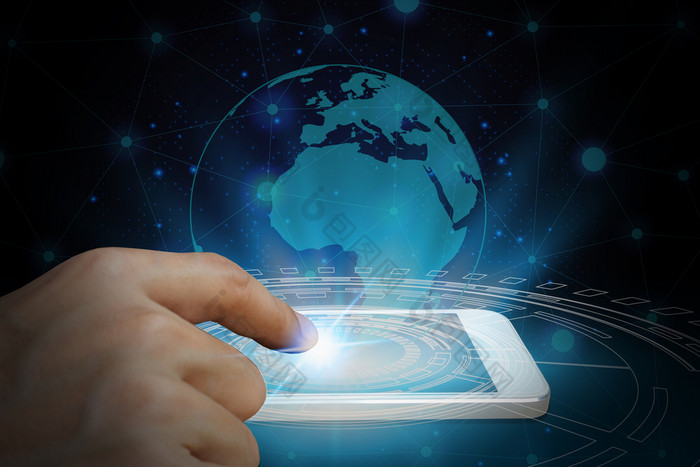 商人使用智能手机与全球网络和全球沟通智能手机与发光的地球连接世界