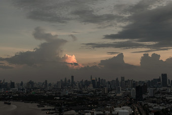 曼谷泰国4月令人印象深刻的空中前视图摩天大<strong>楼市</strong>中心曼谷城市沿着的潮phraya河晚上时间焦点具体地说