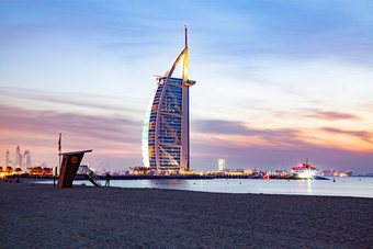 <strong>迪拜</strong>阿联酋2月的世界rsquo第一个七个星星奢侈品<strong>酒店迪拜塔</strong>阿拉伯晚上见过从朱美拉公共海滩<strong>迪拜</strong>曼联阿拉伯阿联酋航空公司