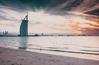 <strong>迪拜</strong>阿联酋2月的世界rsquo第一个七个星星奢侈品<strong>酒店迪拜塔</strong>阿拉伯日落见过从朱美拉公共海滩<strong>迪拜</strong>曼联阿拉伯阿联酋航空公司