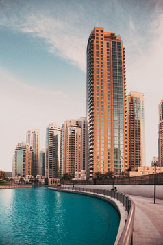 迪拜阿联酋2月摩天大楼天际线老小镇岛周围的迪拜塔哈利法塔湖附近的迪拜购物中心迪拜市中心