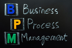首字母缩写BPM业务过程管理写黑板上