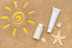 太阳标志画沙子海星和白色管瓶防晒霜模板模型为你的设计有创意的前视图太阳标志画沙子海星和白色管瓶防晒霜模板模型为你的设计有创意的前视图