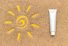 太阳标志画沙子和白色管防晒霜模板模型为你的设计有创意的前视图太阳标志画沙子和白色管防晒霜模板模型为你的设计有创意的前视图