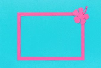 框架和时尚的粉红色的热带叶子花纸蓝色的背景复制空间模板为你的设计刻字文本有创意的平躺前视图问候卡框架和时尚的粉红色的热带叶子花纸蓝色的背景复制空间模板为你的设计刻字文本有创意的平躺前视图问候卡