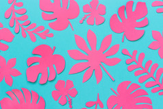 热带叶子模式时尚的粉红色的热带叶子纸蓝色的背景平躺自顶向下作文有创意的纸艺术热带叶子模式时尚的粉红色的热带叶子纸蓝色的背景平躺自顶向下作文有创意的纸艺术