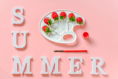 文本夏天红色的成熟的草莓艺术调色板刷和水粉画粉红色的背景复制空间有创意的概念夏天颜色油漆前视图平躺模板为明信片邀请文本夏天红色的成熟的草莓艺术调色板刷和水粉画粉红色的背景复制空间有创意的概念夏天颜色油