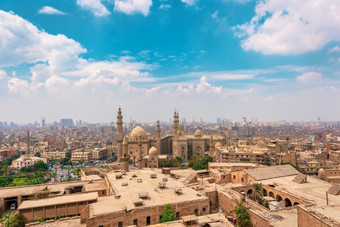 阳光明媚的夏天一天开罗与的视图苏丹哈桑清真寺一天开罗