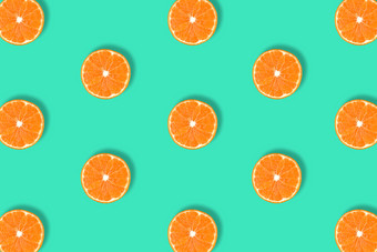 水果模式新鲜的普通话片孤立的蓝色的薄荷背景平躺前视图流行艺术设计有创意的夏天概念一半橘子柑橘类最小的风格水果模式新鲜的普通话片蓝色的背景
