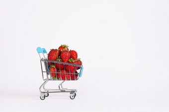 玩具购物车电车完整的成熟的<strong>大红</strong>色的草莓孤立的白色背景浆果收获出售概念横幅与复制空间玩具购物车电车完整的成熟的<strong>大红</strong>色的草莓孤立的白色背景浆果收获出售概念横幅与复制空间