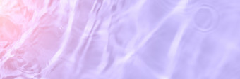 血清水纹理关闭光紫色的和粉红色的梯度液体过来这里背景透明的美护肤品样本化妆品清晰的液体奶油涂抹长横幅与复制空间血清水纹理关闭光紫色的和粉红色的梯度液体过来这里背景透明的美护肤品样本化妆品清晰的液体奶油
