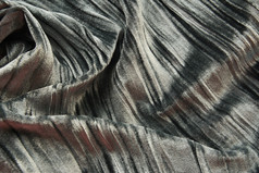 纹理和背景灰色的天鹅绒打褶的织物