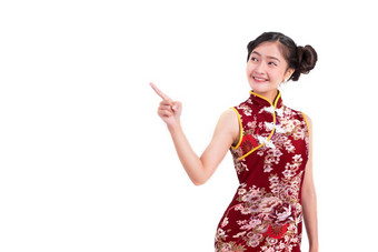 年轻的亚洲美女人穿<strong>旗袍</strong>和指出旁边手势中国人新一年节日事件孤立的白色背景假期和生活方式概念<strong>旗袍</strong>衣服穿