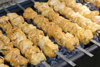 火鸡串腌制与香料的烧烤新鲜的美味的烤肉火鸡串腌制与香料的烧烤