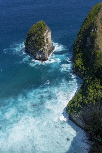 夏天热带海滩白色沙子蓝色的海夏季阳光明媚的一天海海岸海滩风景泡沫波的海滩波蓝色的海热带海洋沙子旅行假期假期海边绿<strong>松石</strong>