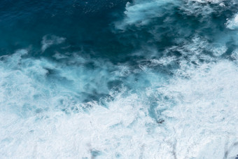 夏天热带海滩白色沙子蓝色的海夏季阳光明媚的一天海海岸海滩风景泡沫波的海滩波蓝色的海热带海洋沙子旅行假期假期海边绿<strong>松石</strong>