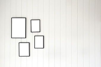 白色木托盘墙与空心现代风格海报框架为复制空间时尚的帆布装饰室内设计空间为文本白色木托盘墙与空心现代风格海报框架为复制空间时尚的帆布装饰室内设计