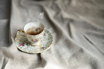 瓷茶能和杯热茶的表格古董传统的陶器集高茶英语下午茶舒适的时尚的室内瓷茶能和杯热茶的表格古董传统的陶器集高茶英语下午茶