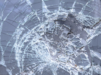 破碎的挡风玻璃后车崩溃破碎的车前面挡风玻璃玻璃