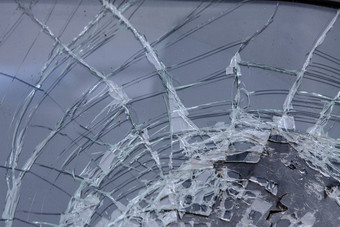 破碎的挡风玻璃后车崩溃破碎的车前面挡风玻璃玻璃
