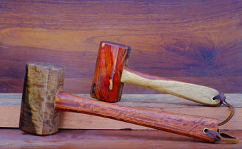 集锤锤使紫檀和<strong>红木</strong>木工具手工制作的泰国为使用卡彭特的车间的老工作台