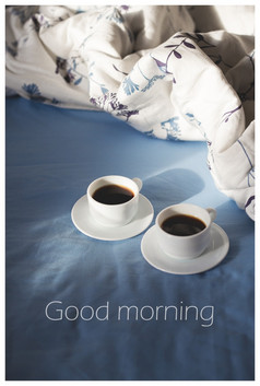 两个杯咖啡是床上写作好早....两个杯咖啡是床上写作好早....
