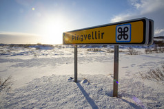 路标志冰岛冬天雪显示路线Thingvellir
