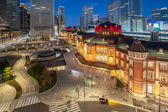 晚上东京城市与视图东京火车站日本