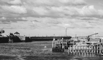 惠特比北约克郡英格兰1月黑色的和白色照片的港口惠特比的北约克郡海岸钓鱼船系的旋转惠特比港口