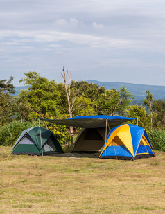 色彩斑斓的帐篷的山视图点国家公园