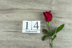 红色的玫瑰花木表格背景爱浪漫的和快乐情人节一天假期概念