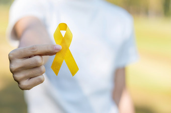 <strong>自杀预防</strong>肉瘤骨膀胱童年癌症意识月黄色的丝带为支持人生活和疾病孩子们医疗保健和世界癌症一天概念