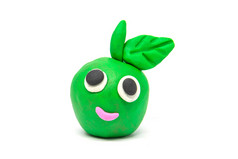 玩面团绿色苹果白色背景