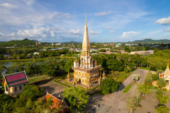 高角视图Chalong寺庙美丽的天空<strong>普吉岛旅游</strong>吸引力泰国