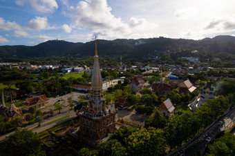 高角视图Chalong寺庙美丽的天空<strong>普吉岛旅游</strong>吸引力泰国
