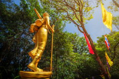 佛雕像美丽的日落佛教寺庙khitchakut山主要旅游吸引力尖竹汶府泰国