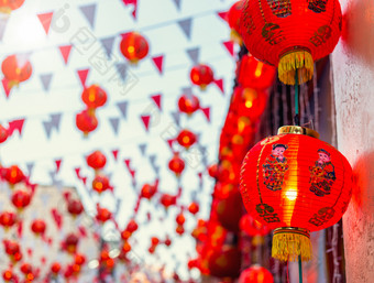 美丽的红色的灯笼装饰为中国人新一年节日中国人神社古老的中国人艺术的中国人字母祝福写公共的地方