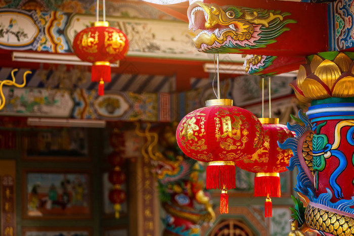 红色的灯笼装饰为中国人新一年节日中国人神社古老的中国人艺术与的中国人字母祝福写《财富》杂志祝福赞美公共的地方泰国