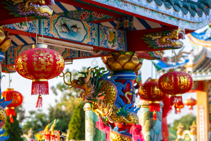 红色的灯笼装饰为中国人新一年节日中国人神社古老的中国人艺术与的中国人字母祝福写《财富》杂志祝福赞美公共的地方泰国